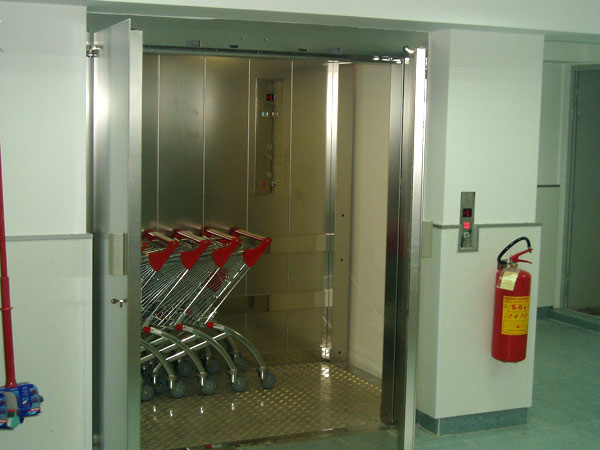 Thang máy bệnh viện